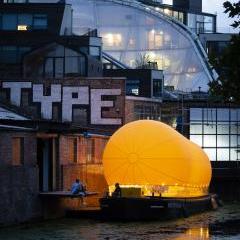 The inflatable ‘antepavilion’ by Thomas Randall-Page and Benedetta Rogers is afloat on the Regents Canal