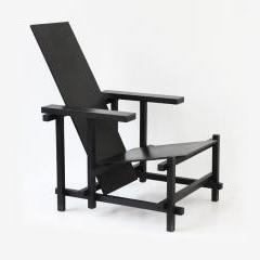 Gerrit Th. Rietveld, monochrome black 'roodblauwe stoel' 1919, commissioned by Kho Liang Ie in 1963, photo: Galerie VIVID 