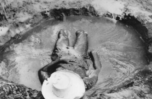 Mud bath from Leonard Koren's 'Undesigning the Bath'