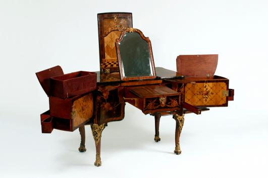 Dressing Table by Abraham and David Roentgen 