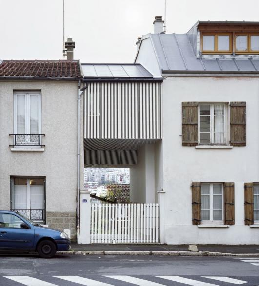 A Suspended Room by NeM Architectes
