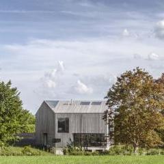 House In Oxfordshire by Peter Feeny Architects