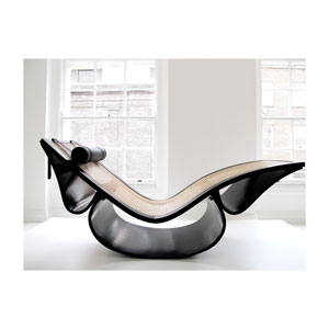 Oscar Niemeyer, Rio Chaise Longue. Courtesy ESPASSO at 19 Greek Street, London