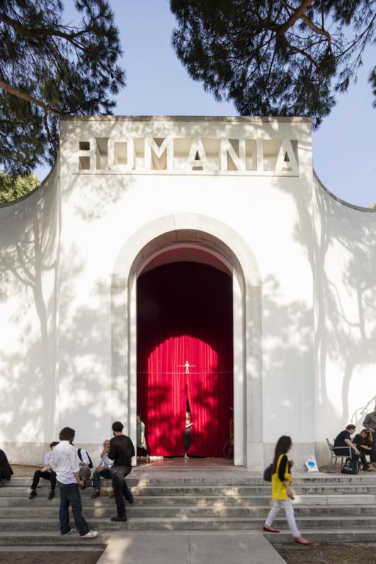 Selfie Automaton: Inside Romania's Pavilion