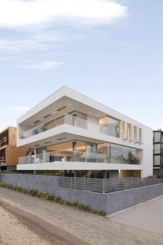  Flip Flop House by Dan Brunn Architecture