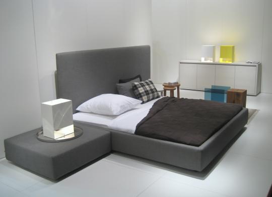 e15 Pardis upholstered high-back bed