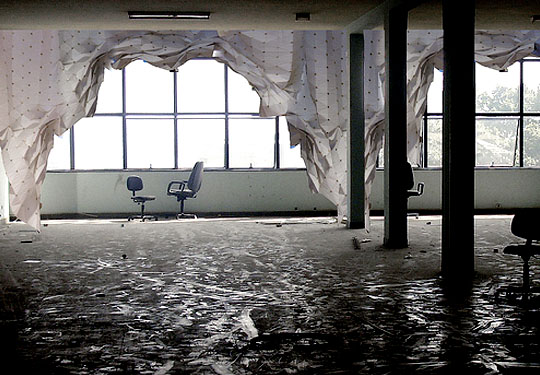 Magnetic Curtain by Florian Kräutli