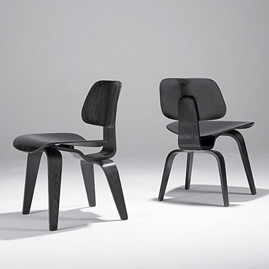 Pair of DCW chairs in moulded plywood by CHARLES EAMES