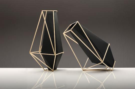 Martín Azúa: Unión Suiza vases (2011)