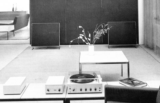 Studio 2 with LE1 loudspeaker on the Vitsoe 606 Universal Shelving System at the Knoll showroom, Wiesbaden by Dieter Rams