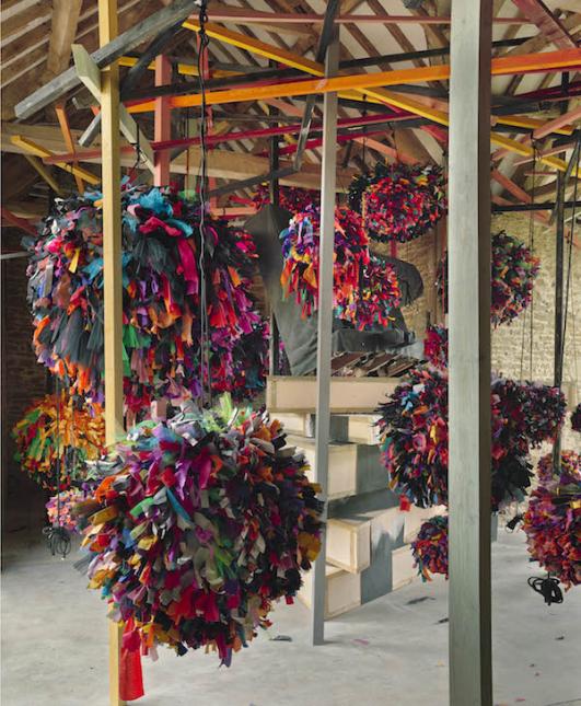 Installation view, 'Phyllida Barlow. GIG', Hauser & Wirth Somerset, 2014 © Phyllida Barlow. Courtesy the artist and Hauser & Wirth. Photo: Alex Delfanne