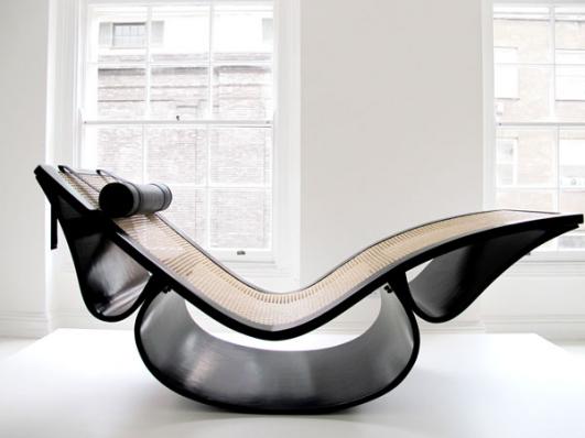 Oscar Niemeyer, Rio Chaise Longue. Courtesy ESPASSO at 19 Greek Street, London